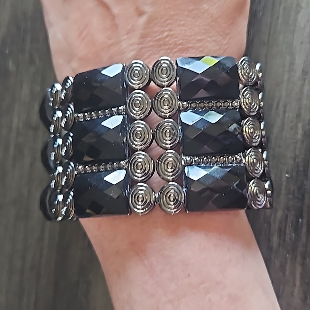 Black Jewels with Gunmetal Design Accent Stretch Cuff Bracelet